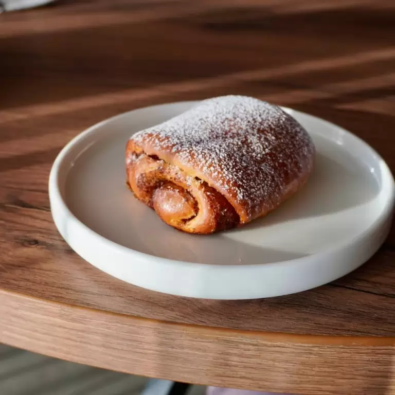 Булочка с корицей 