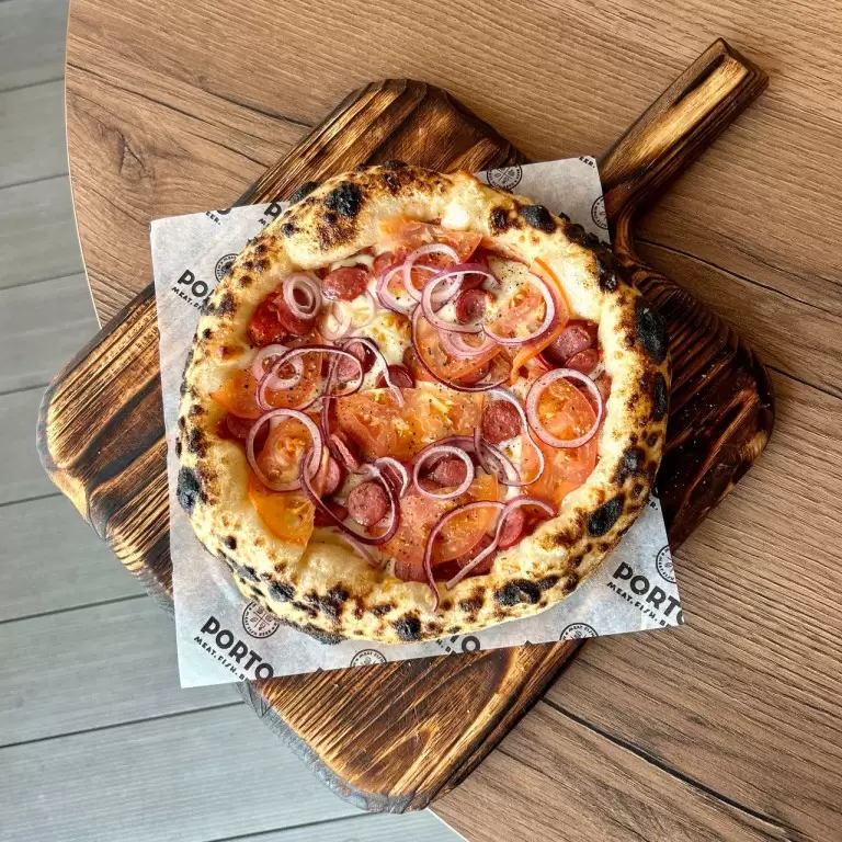 Пицца с охотничьими колбасками (ланч)