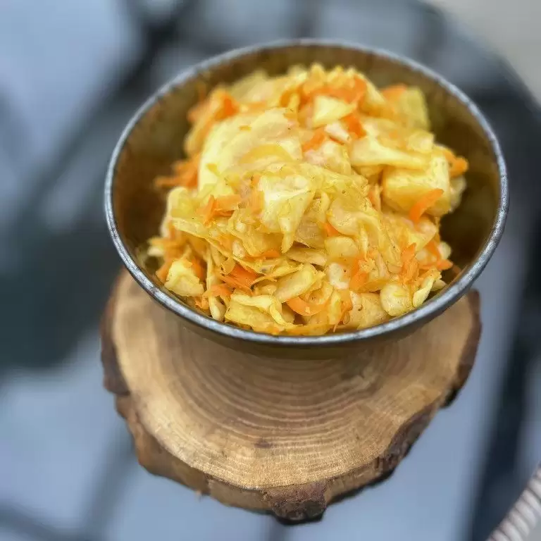 Острый салат из фермерской капусты 