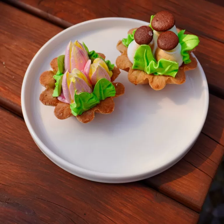 Корзиночка с белково-заварным кремом