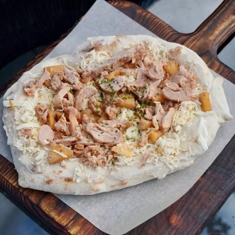 Пинса с цыпленком и ананасом зам. 