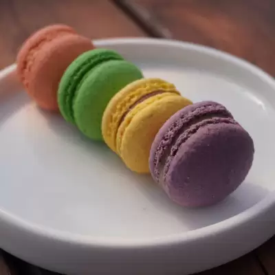 Макарон фундучный взбитый ганаш