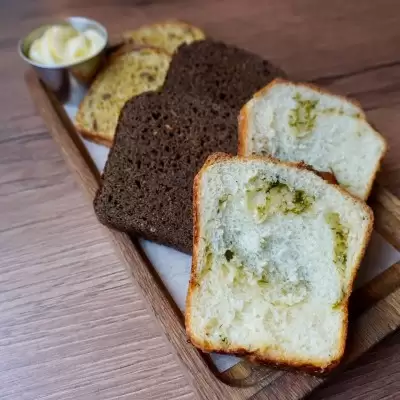Домашний хлеб и взбитое масло