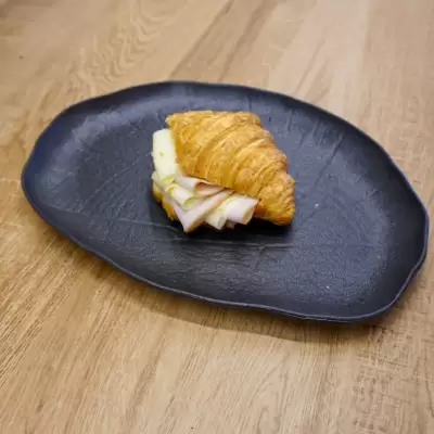 Круассан с ветчиной и сыром