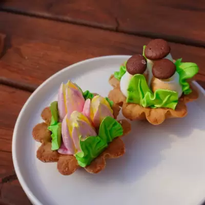 Корзиночка с белково-заварным кремом