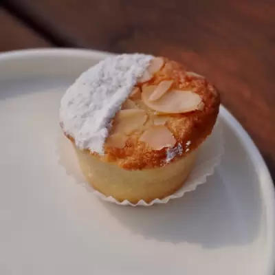 Мини-тарт яблочный с миндальным кремом